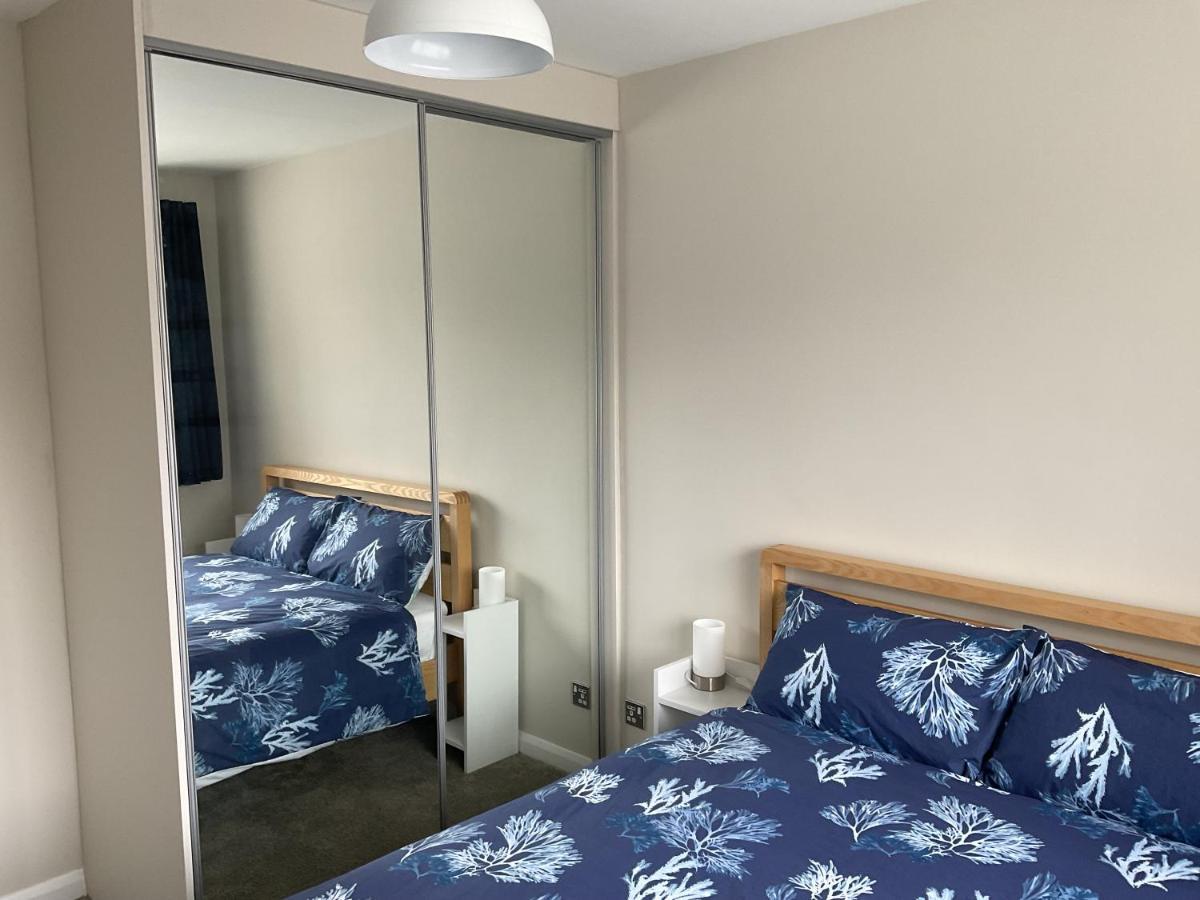 Large 2-Bedroom Maisonette With Free Parking 튀크냄 외부 사진