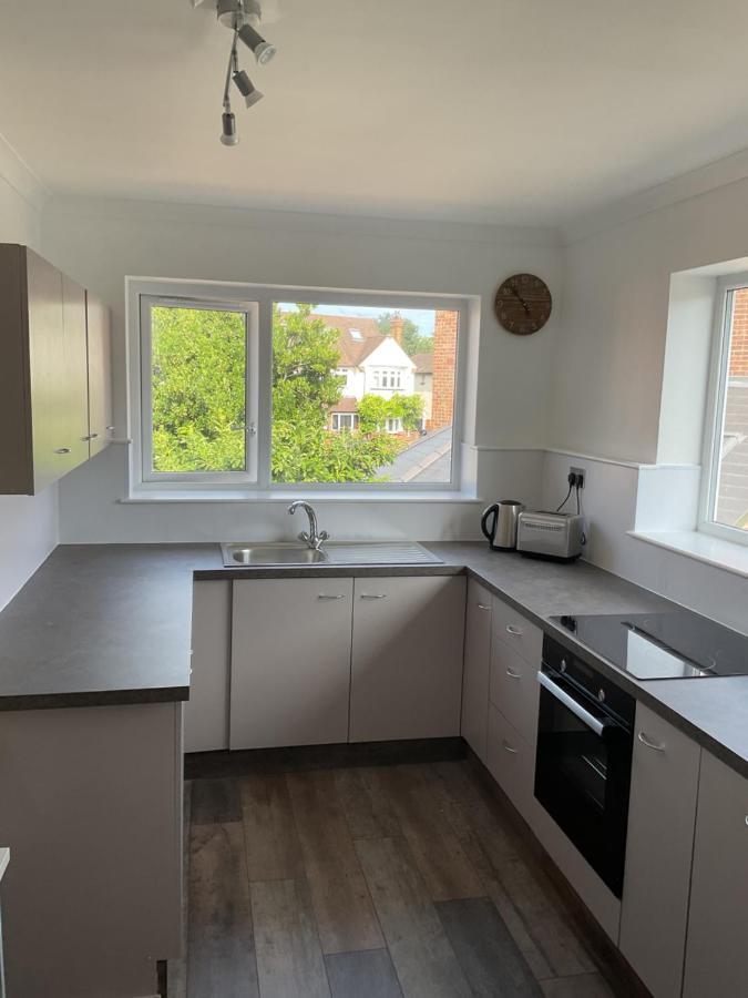 Large 2-Bedroom Maisonette With Free Parking 튀크냄 외부 사진